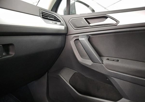 Volkswagen Tiguan cena 86900 przebieg: 188180, rok produkcji 2019 z Wejherowo małe 407